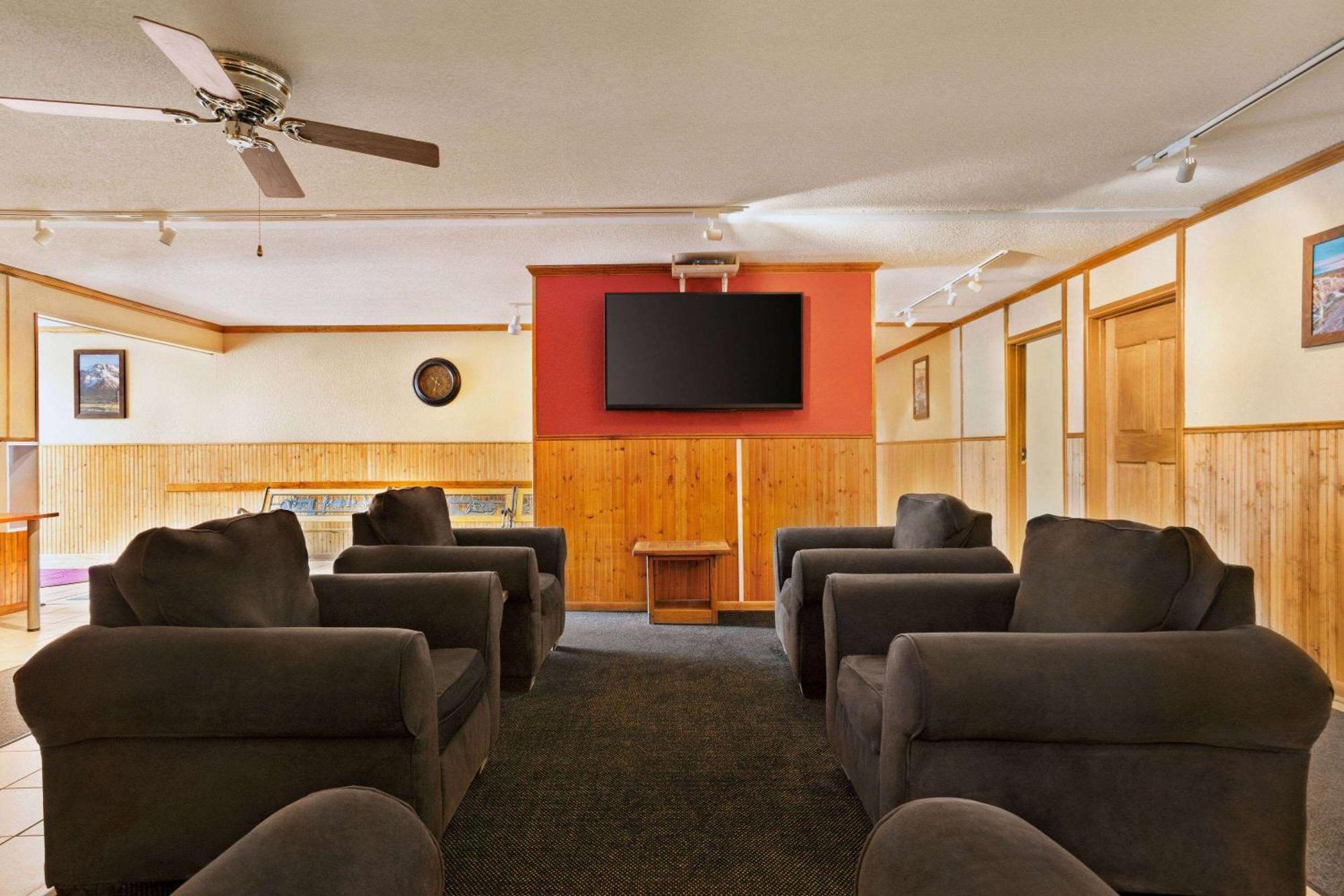 Travelodge By Wyndham Edgemont Buitenkant foto